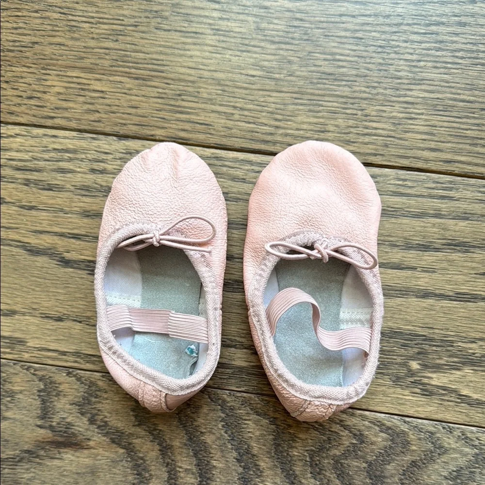 Pink Ballet Slippers with Elastic Strap and Bow stelle size 3/4 baby